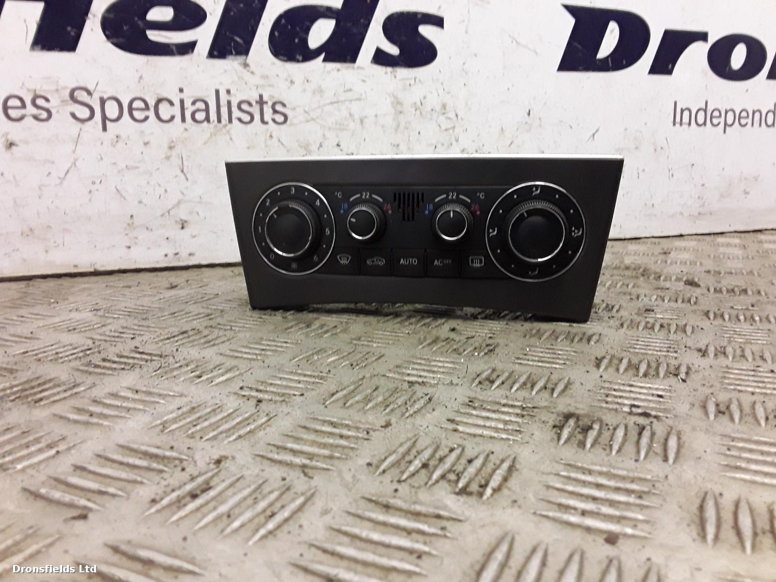 View Auto part Heater/AC Controller Mercedes C Class 2004