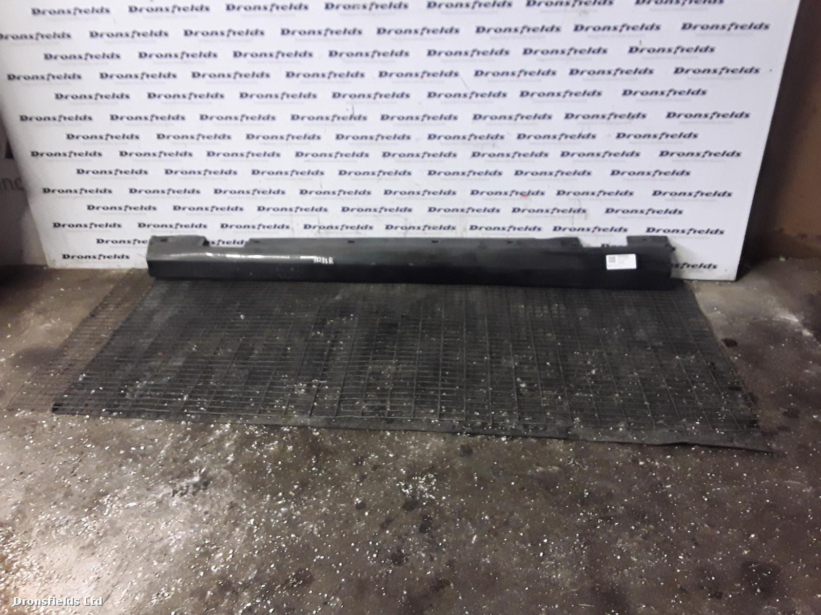 View Auto part Side Skirt Mercedes C Class 2014