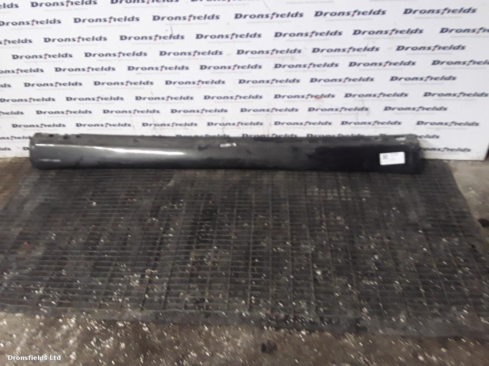 View Auto part Side Skirt Mercedes M Class 2003