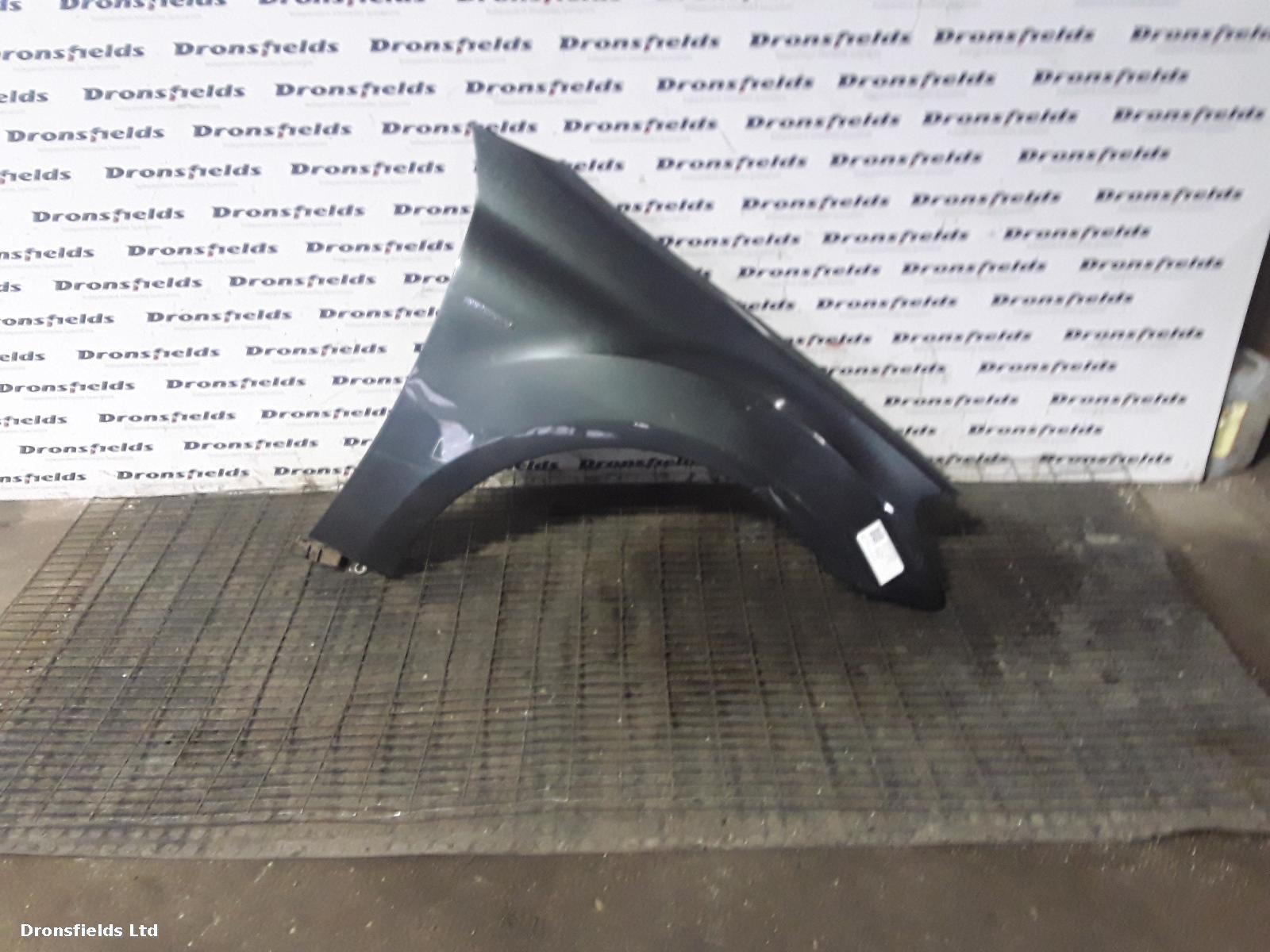 View Auto part R Wing Mercedes M Class 2010