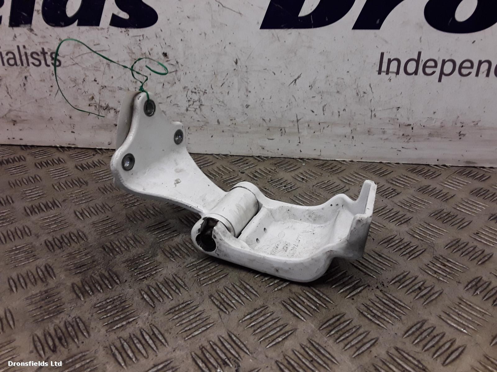 View Auto part Door Hinge Mercedes Vito 2017
