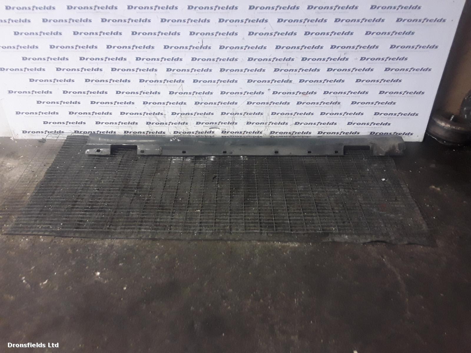 View Auto part Side Skirt Mercedes C Class 2011