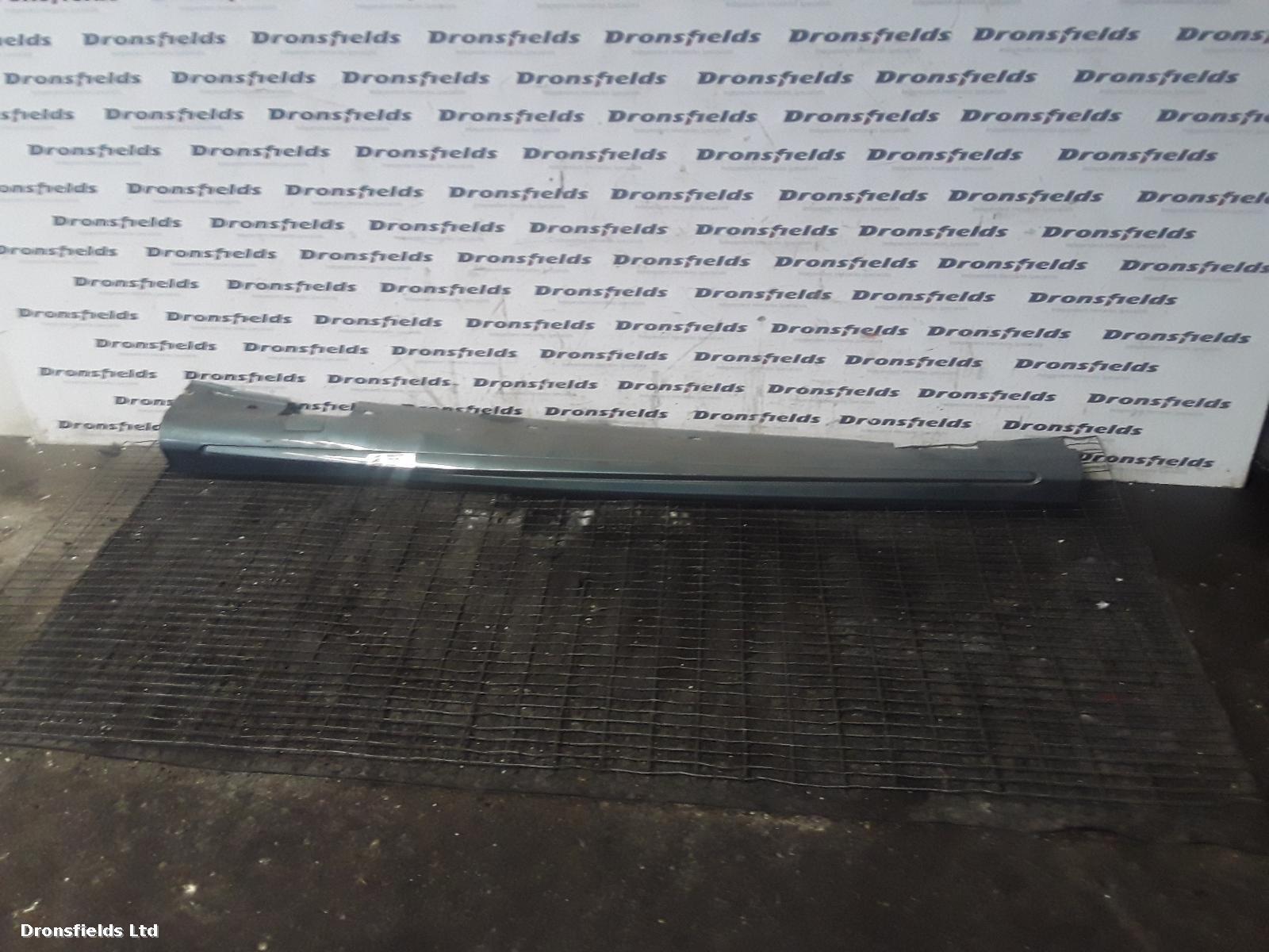 View Auto part Side Skirt Mercedes A Class 2013