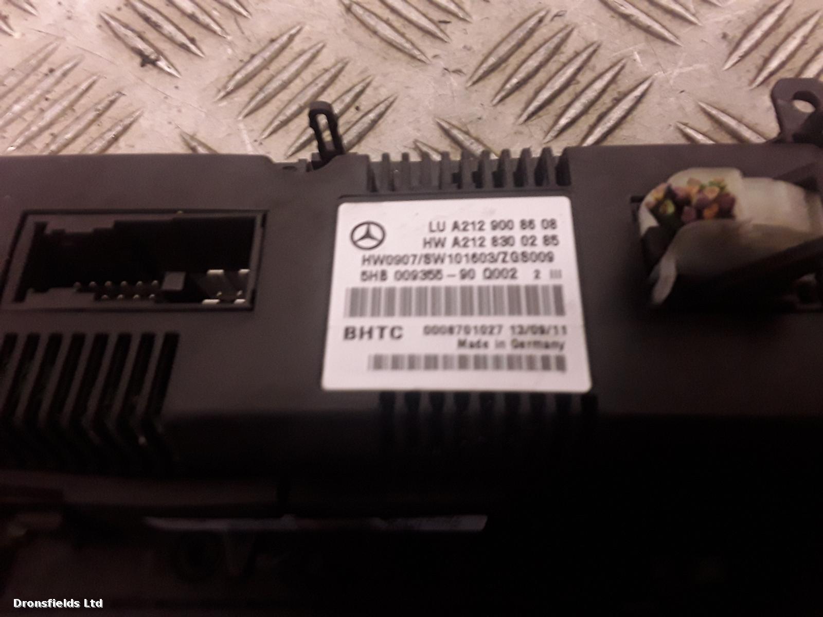 View Auto part Heater/AC Controller Mercedes E Class 2011