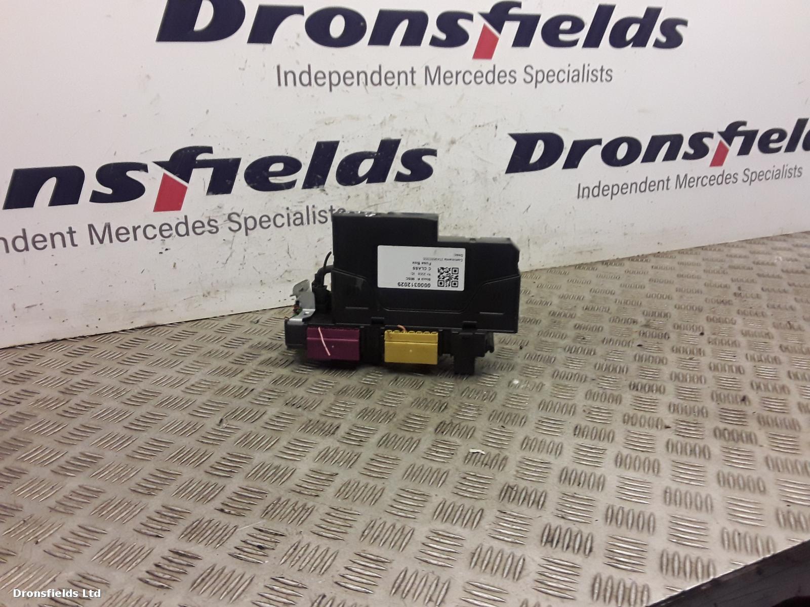 View Auto part Fuse Box Mercedes C Class 2008