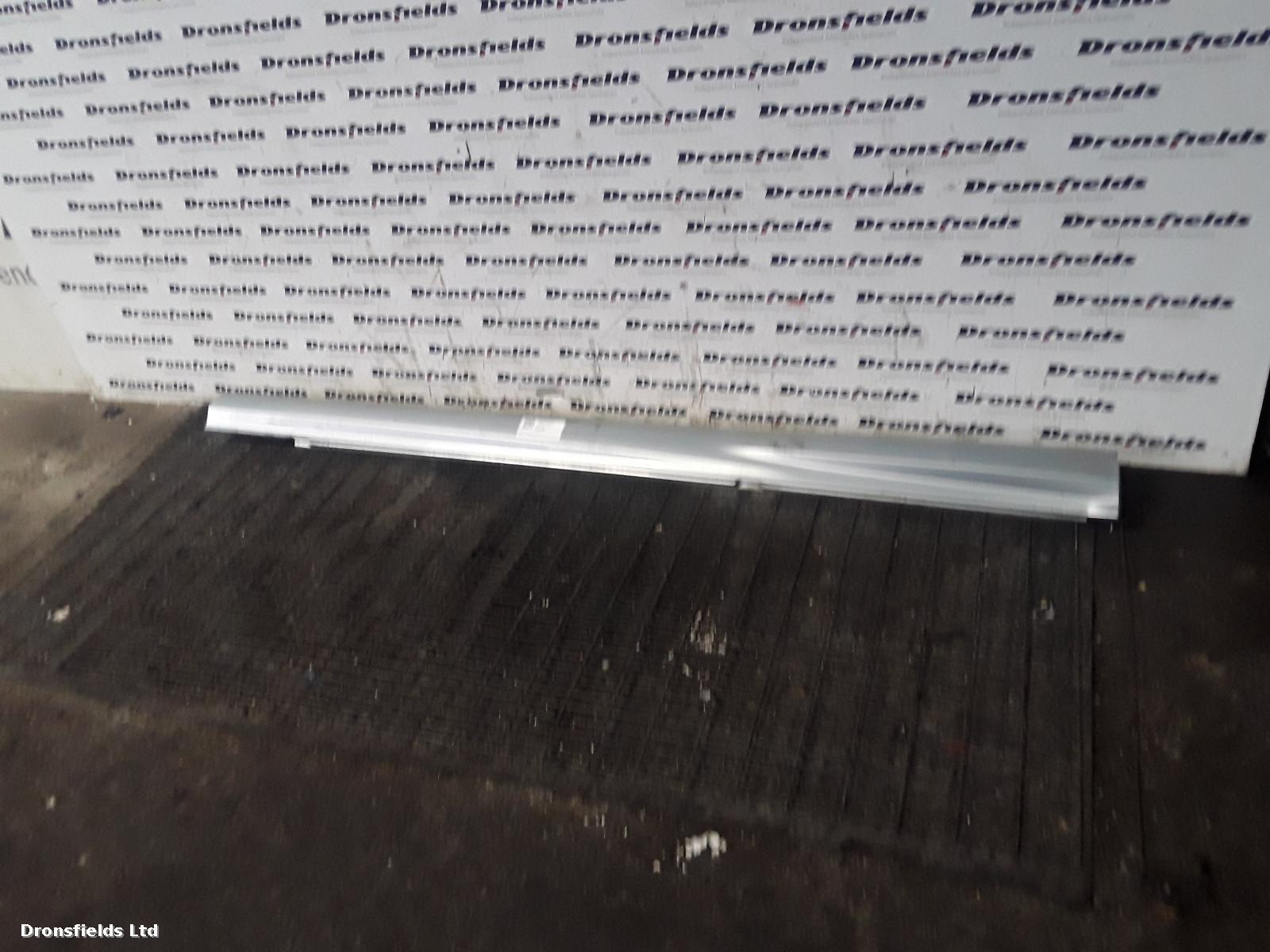 View Auto part Side Skirt Mercedes C Class 2013