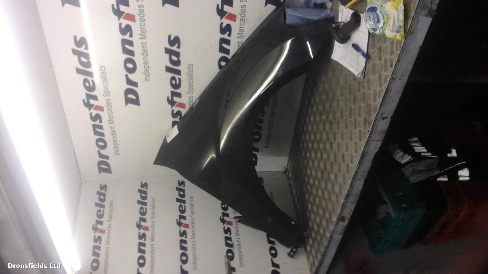 View Auto part R Wing Mercedes M Class 2007
