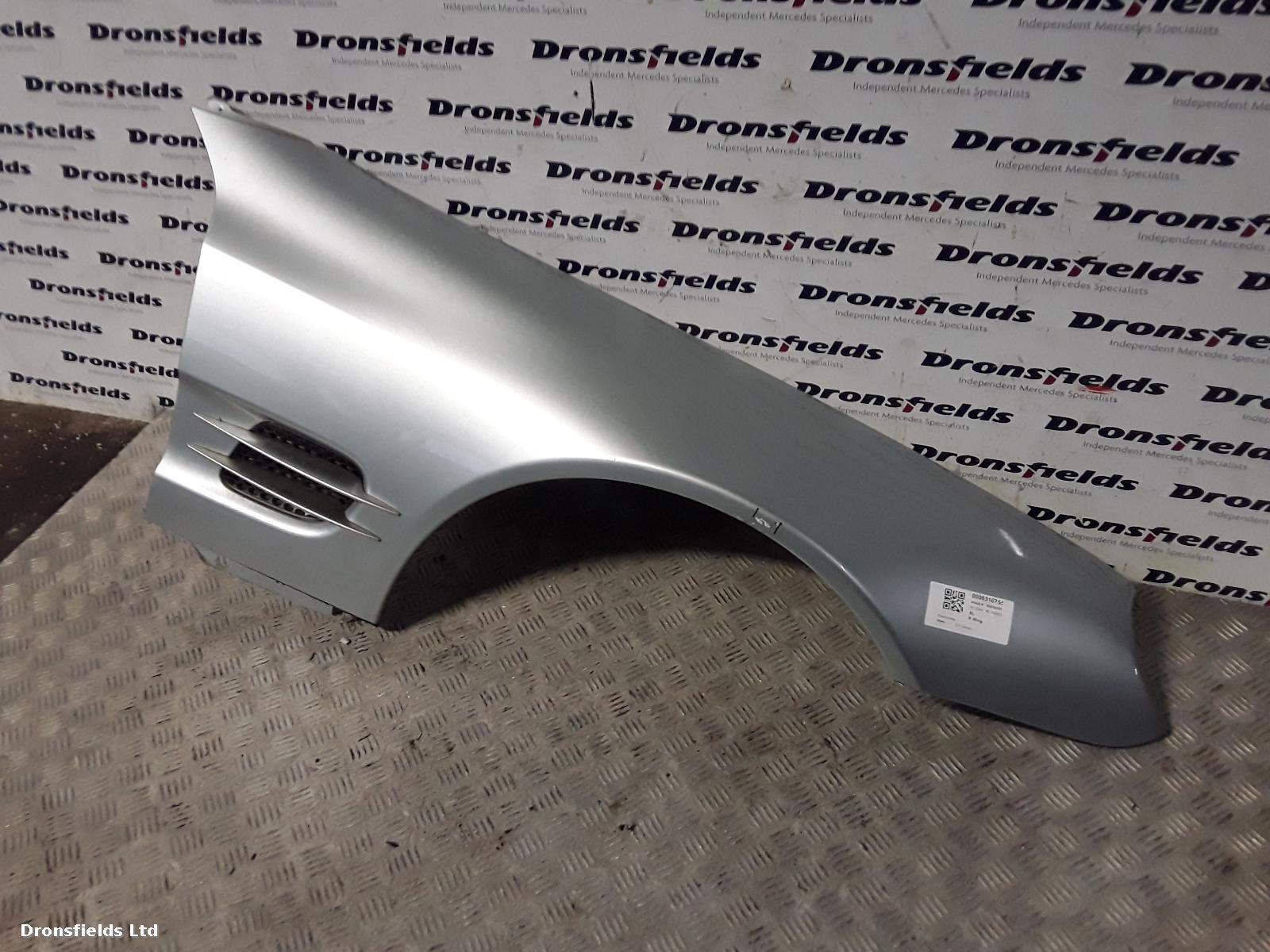 View Auto part R Wing Mercedes Sl 2004