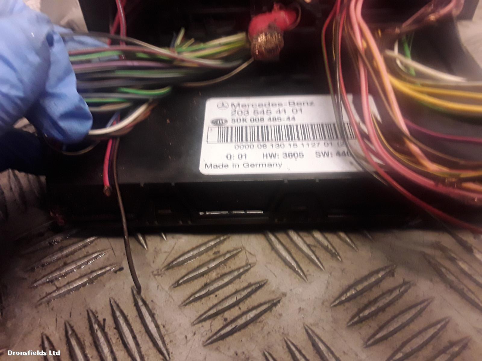 View Auto part Fuse Box Mercedes C Class 2006