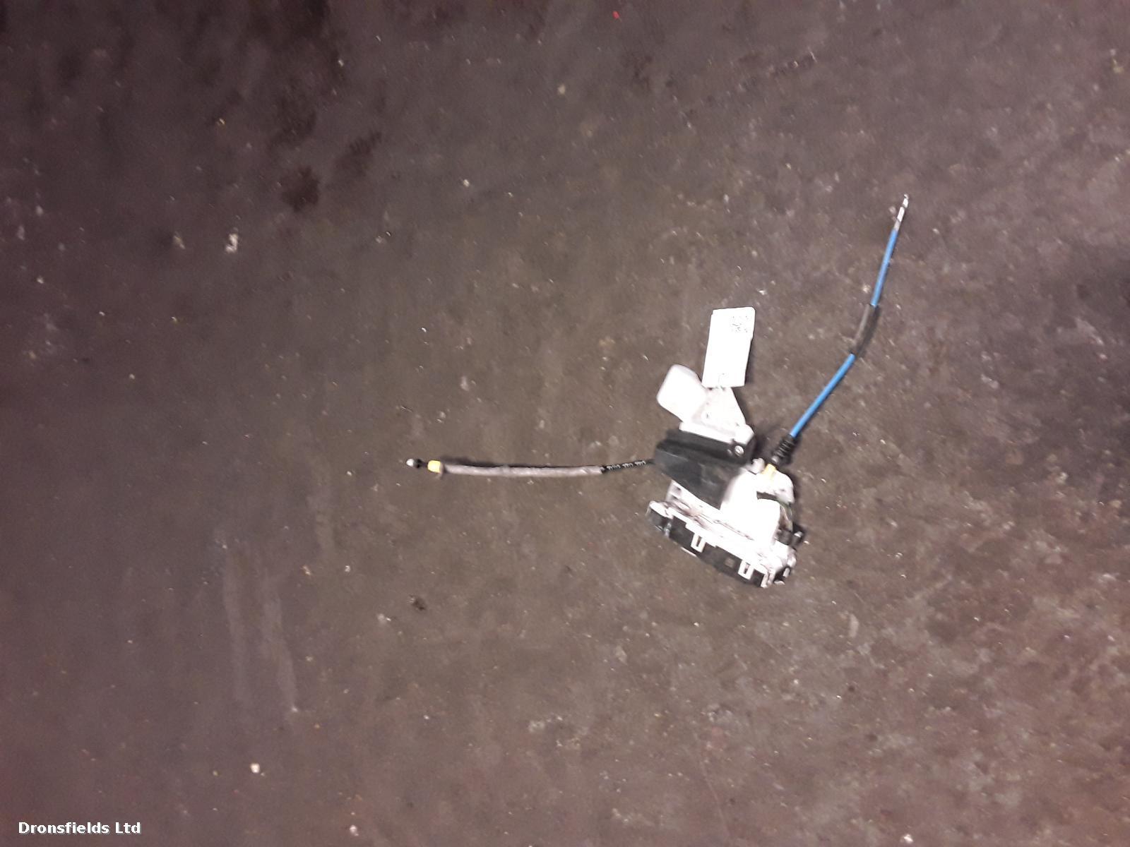 View Auto part Door Lock Assembly Mercedes E Class 2012