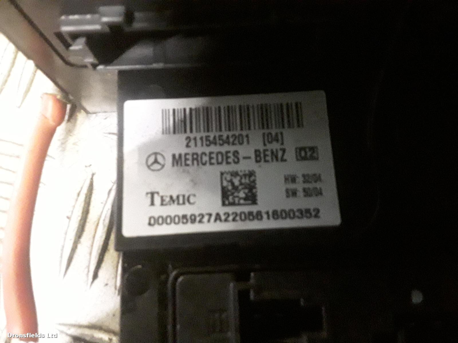 View Auto part Fuse Box Mercedes E Class 2008