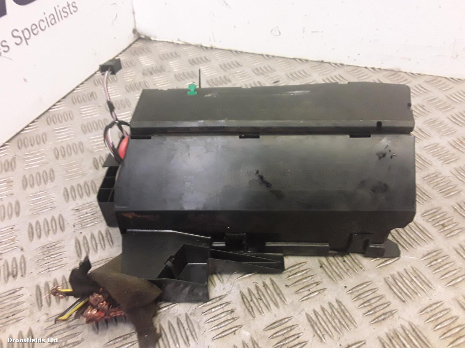 View Auto part Fuse Box Mercedes B Class 2008
