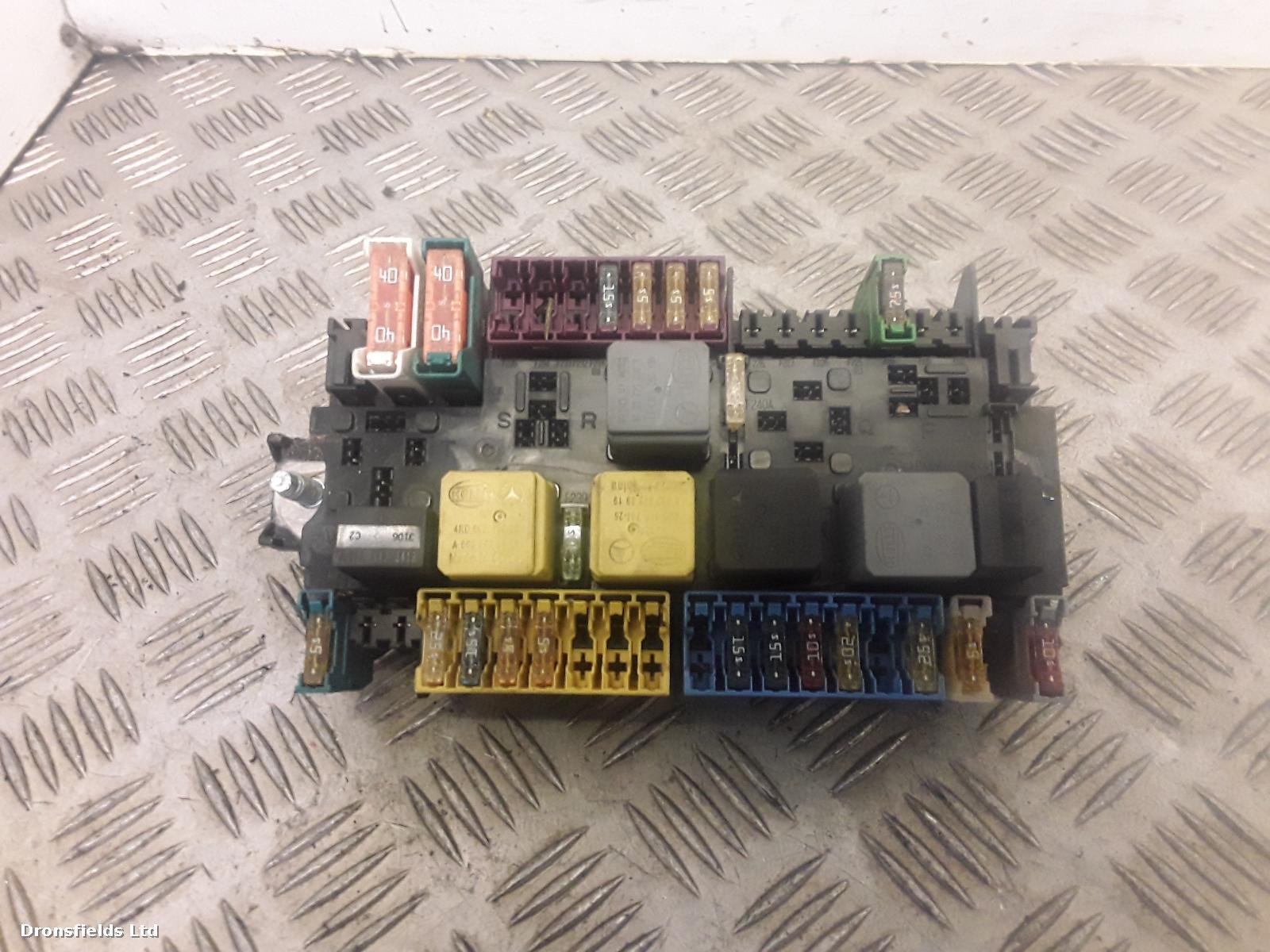 View Auto part Fuse Box Mercedes Cla 2013