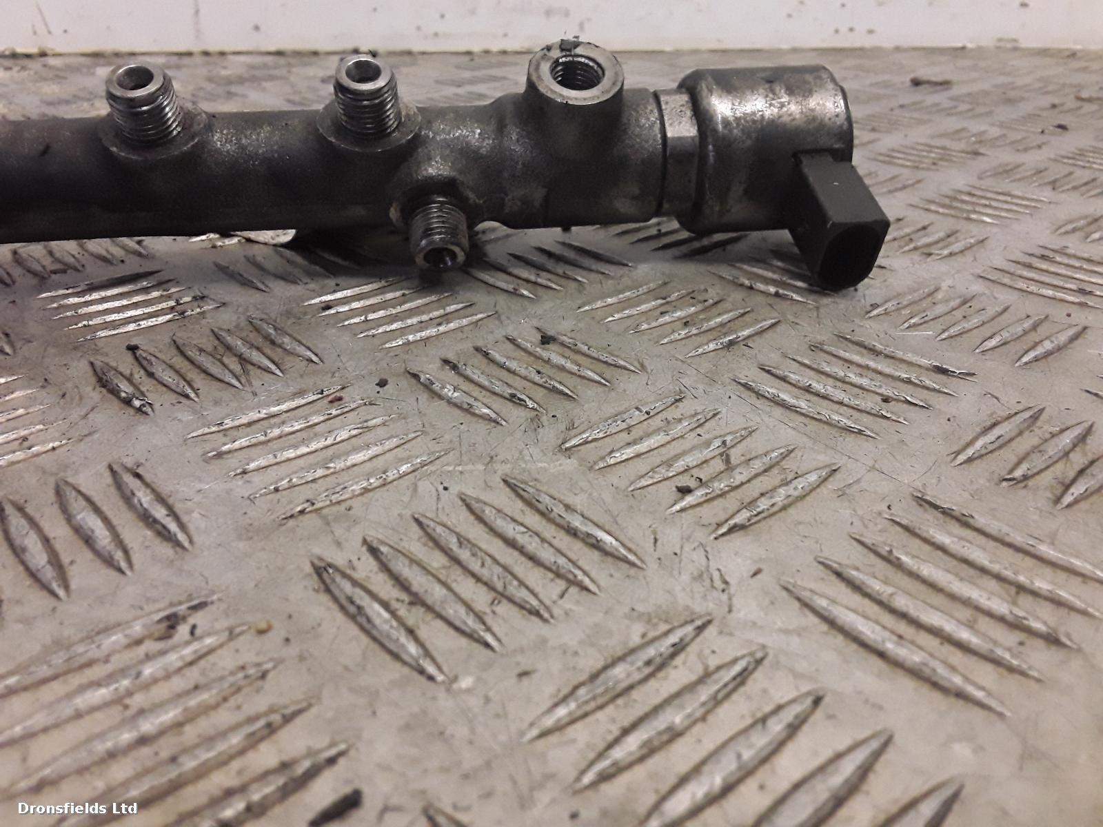 View Auto part Injection Rail Mercedes Sprinter 2016