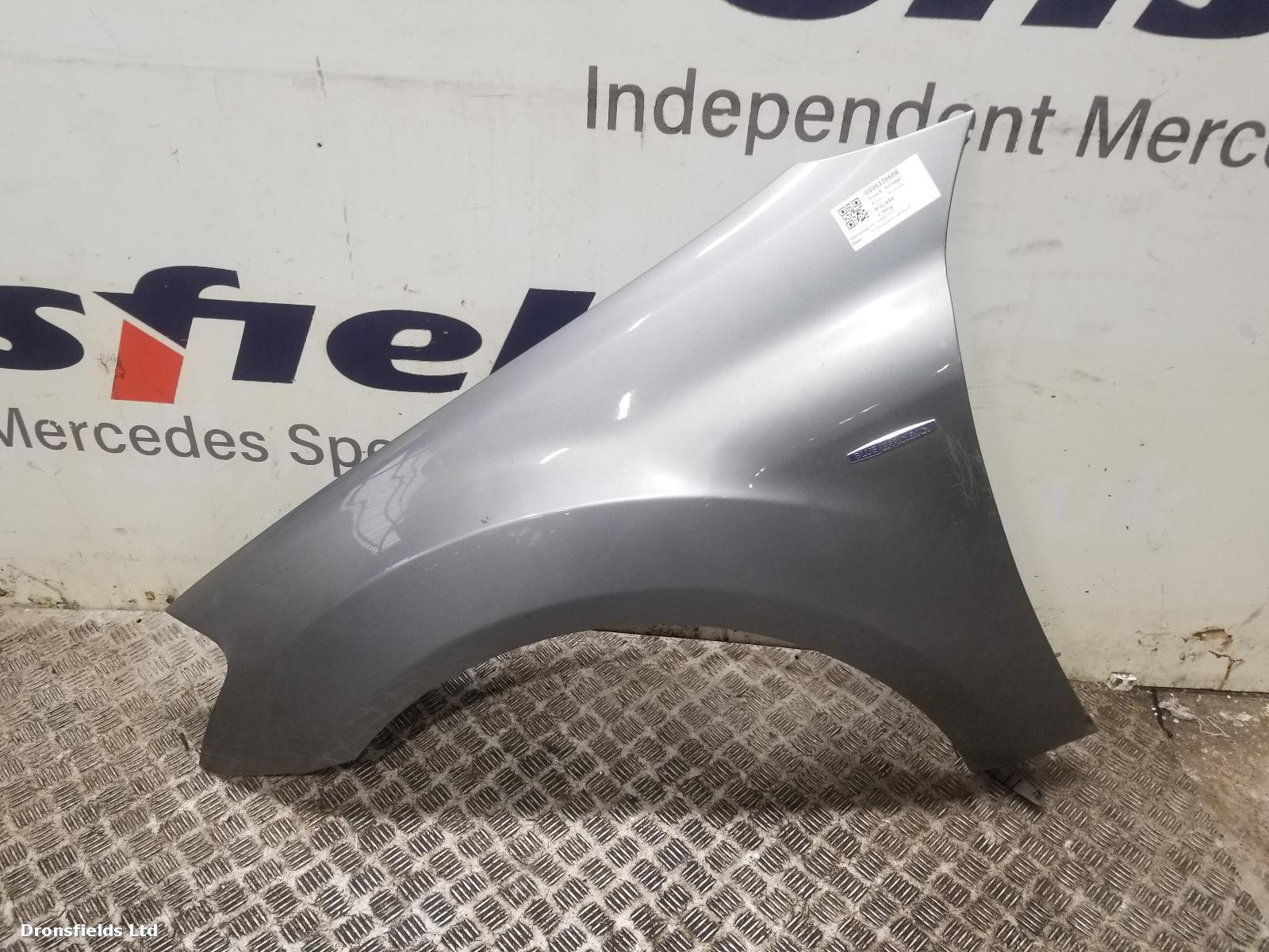 View Auto part L Wing Mercedes M Class 2011