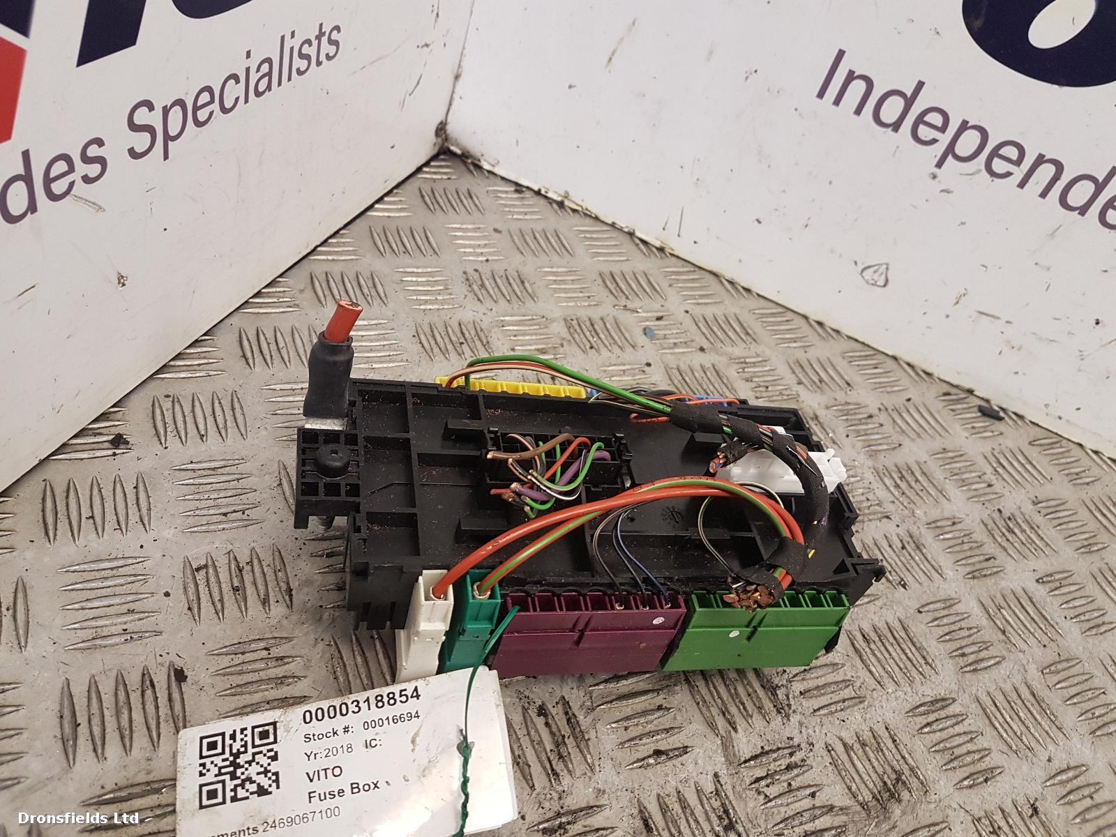 View Auto part Fuse Box Mercedes Vito 2018