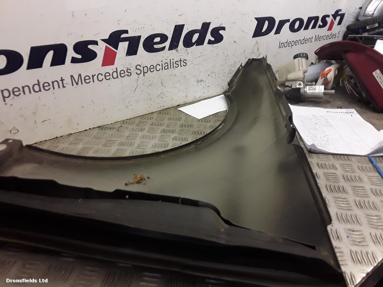 View Auto part R Wing Mercedes C Class 2009