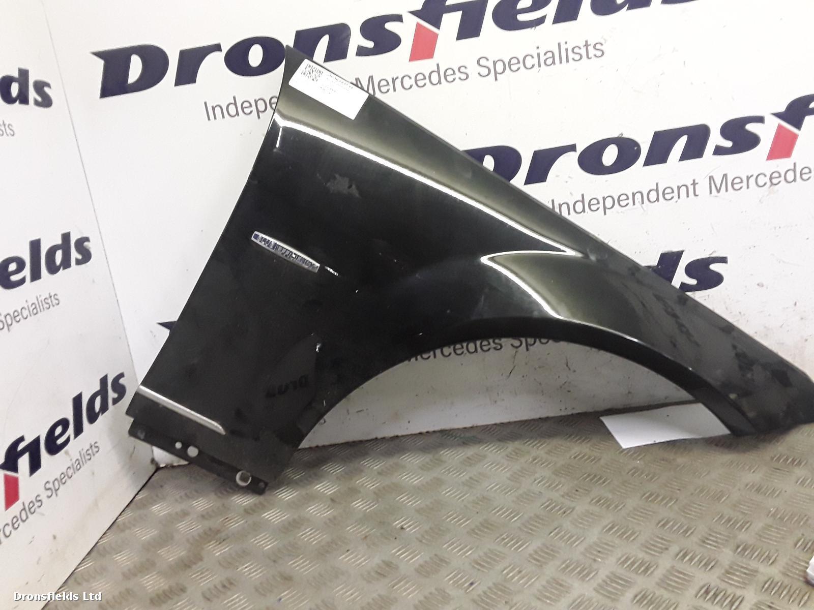 View Auto part R Wing Mercedes C Class 2009
