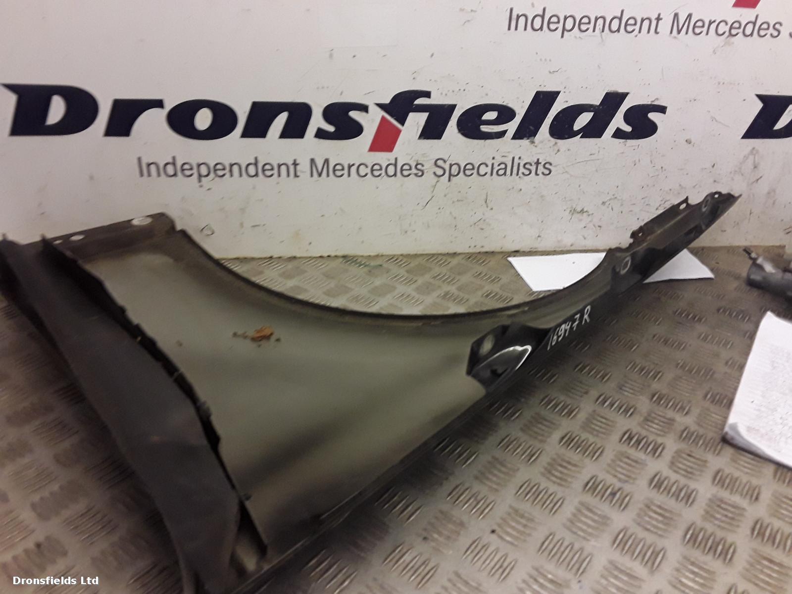 View Auto part R Wing Mercedes C Class 2009