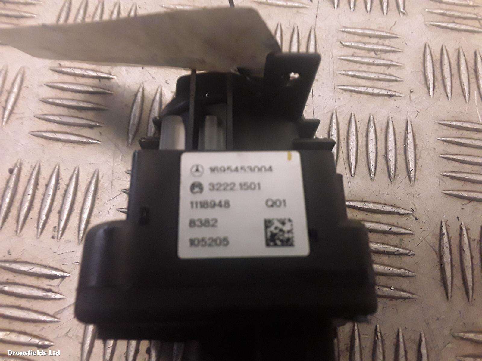 View Auto part Headlight Switch Mercedes B Class 2009