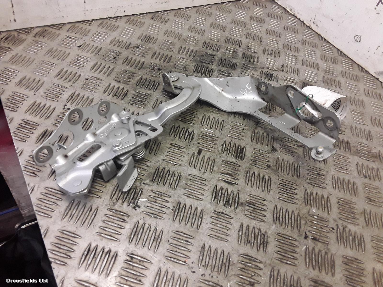 View Auto part Bonnet Hinge Mercedes C Class 2016
