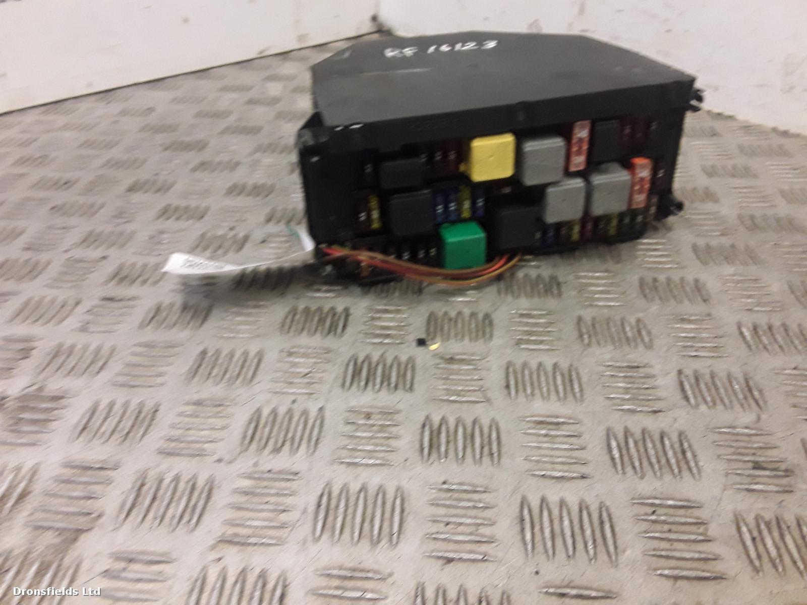 View Auto part Fuse Box Mercedes E Class 2010