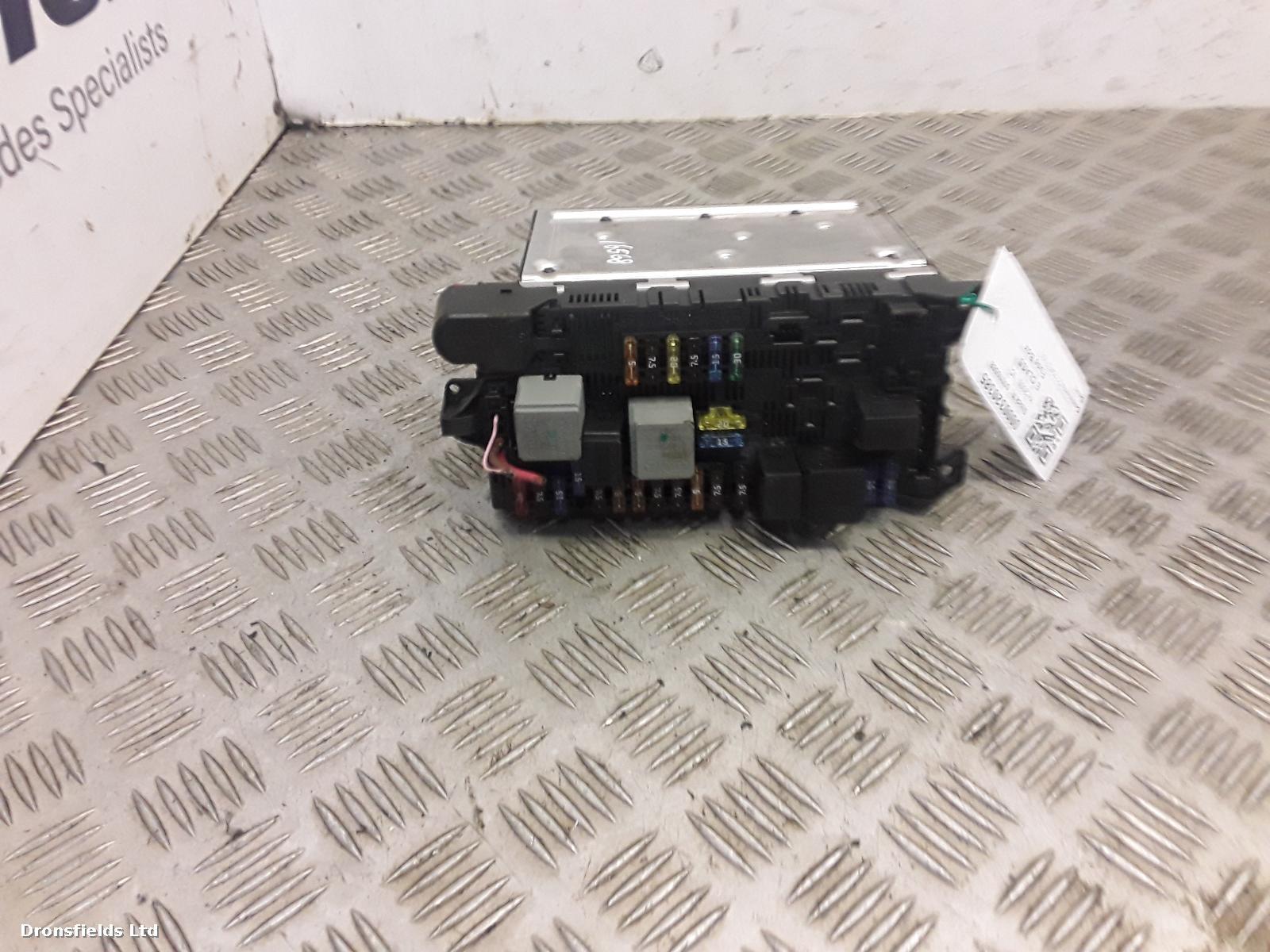 View Auto part Fuse Box Mercedes E Class 2006