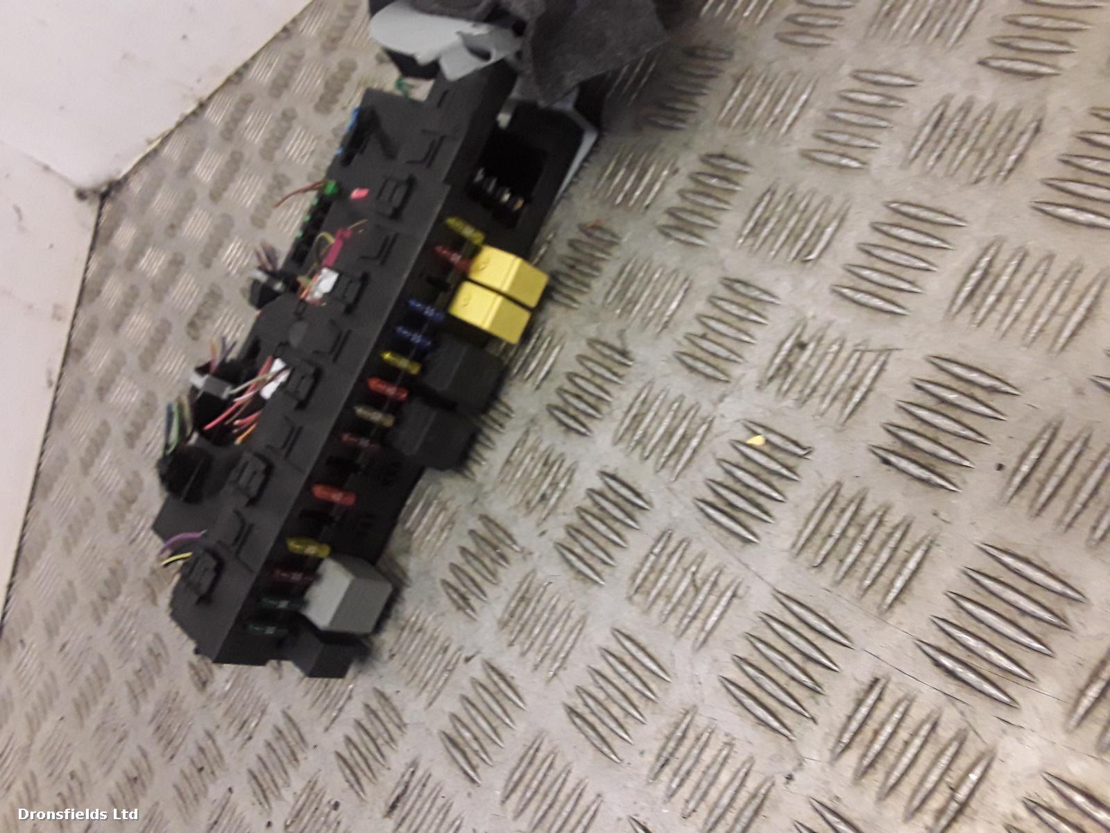 View Auto part Fuse Box Mercedes E Class 2005
