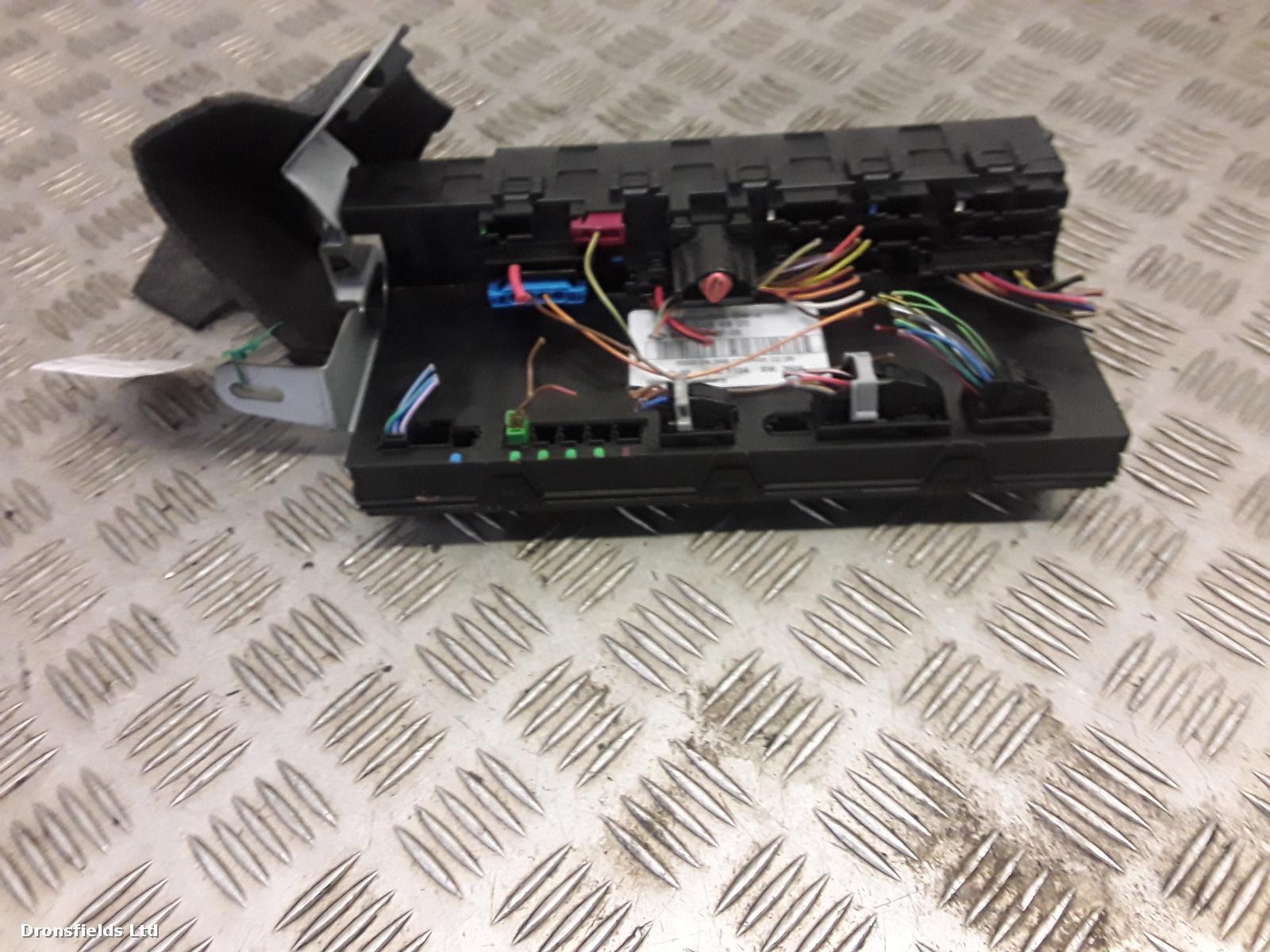 View Auto part Fuse Box Mercedes E Class 2005