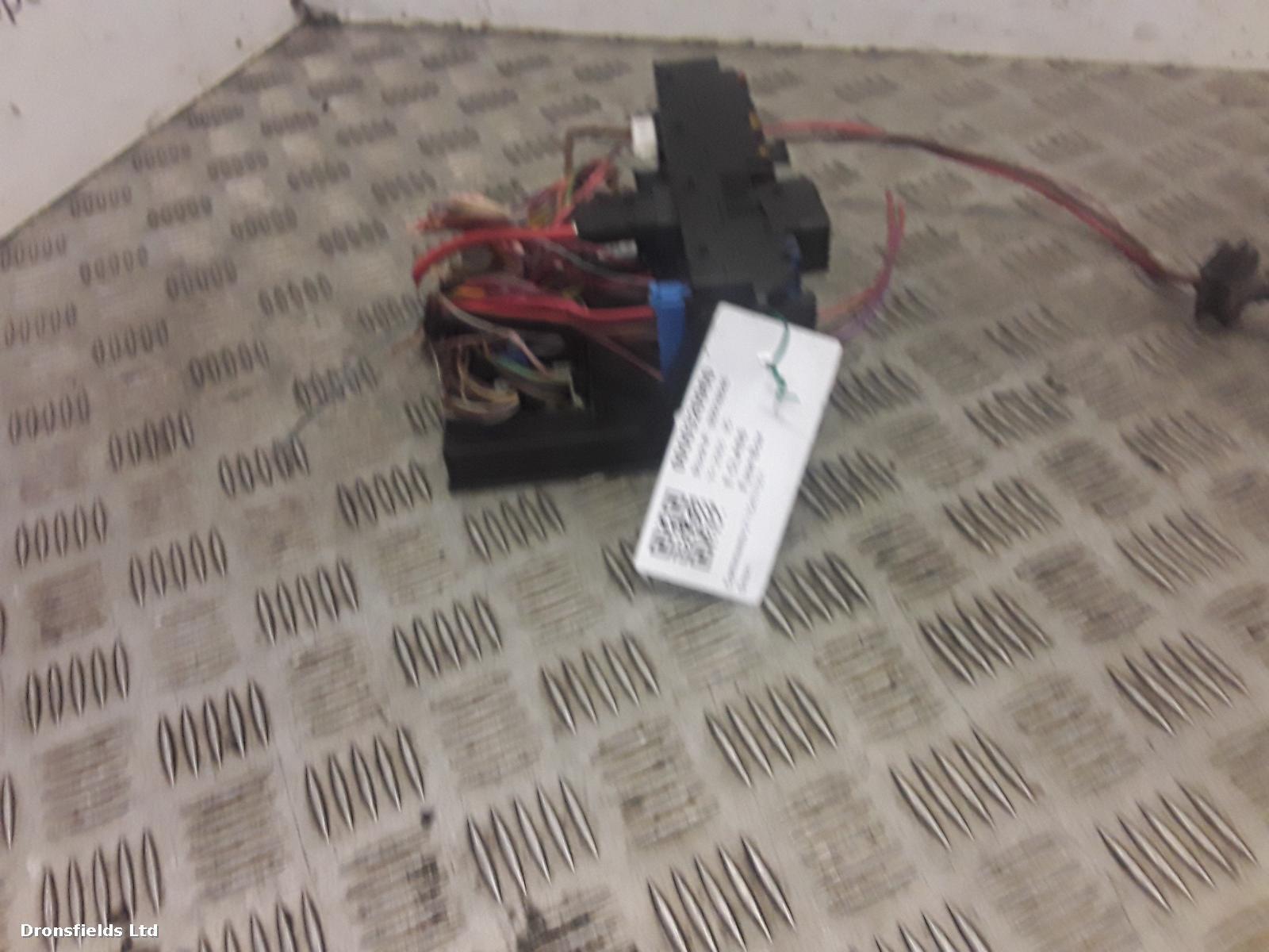 View Auto part Fuse Box Mercedes E Class 2006