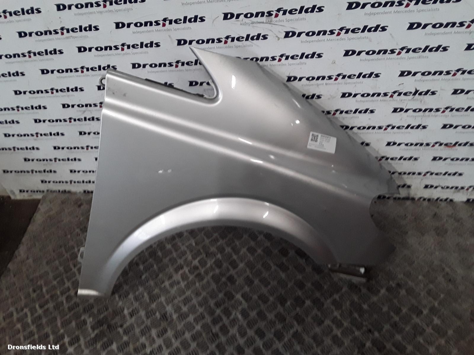 View Auto part R Wing Mercedes Vito 2005