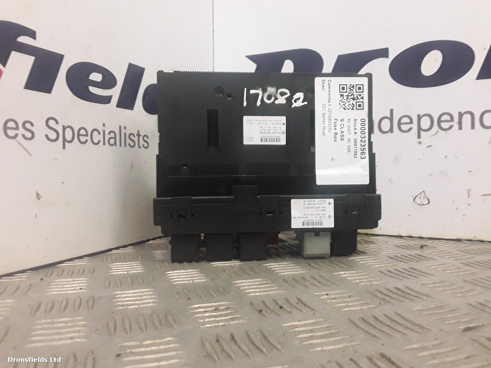 View Auto part Fuse Box Mercedes S Class 2007