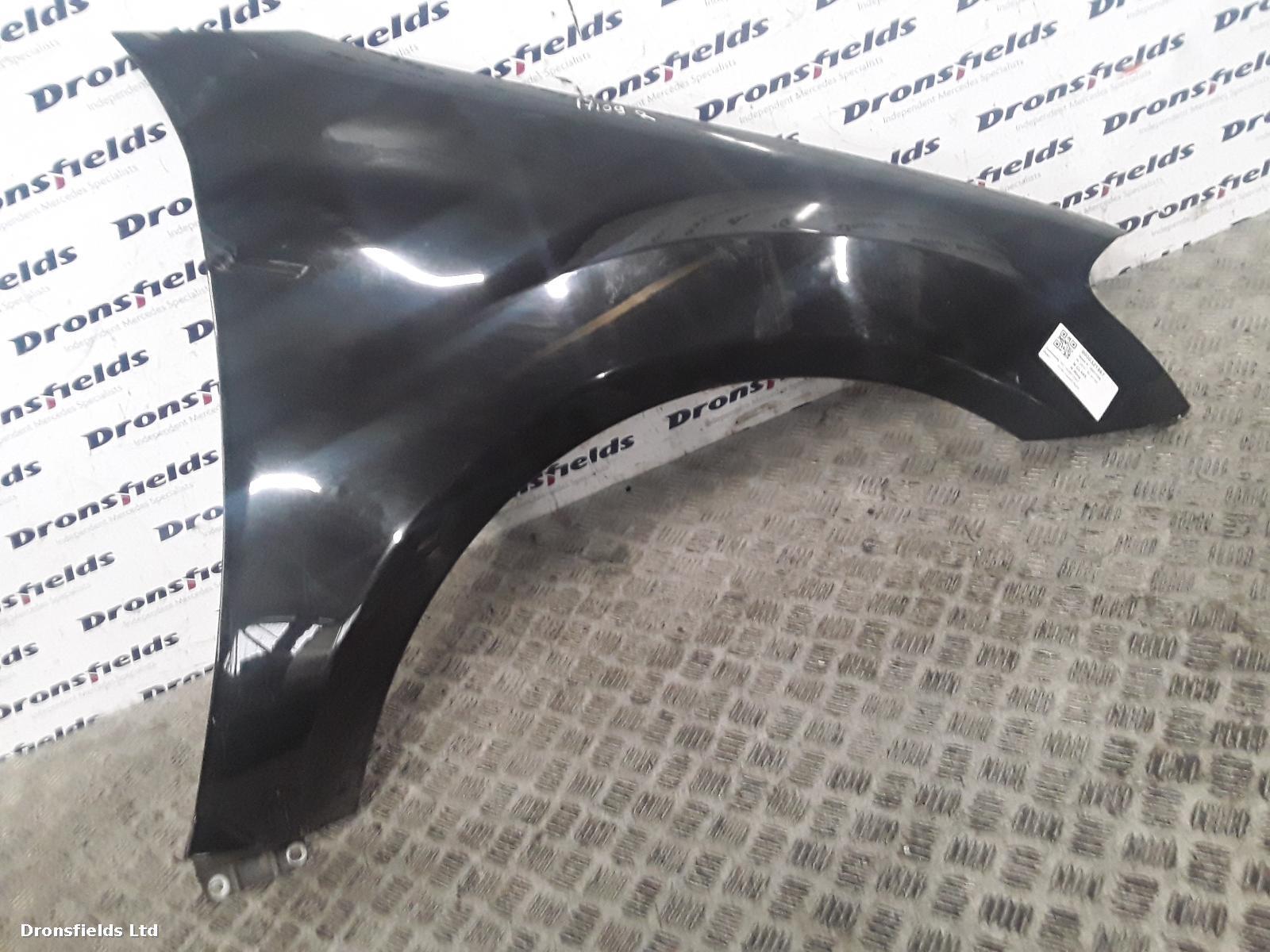 View Auto part R Wing Mercedes M Class 2010