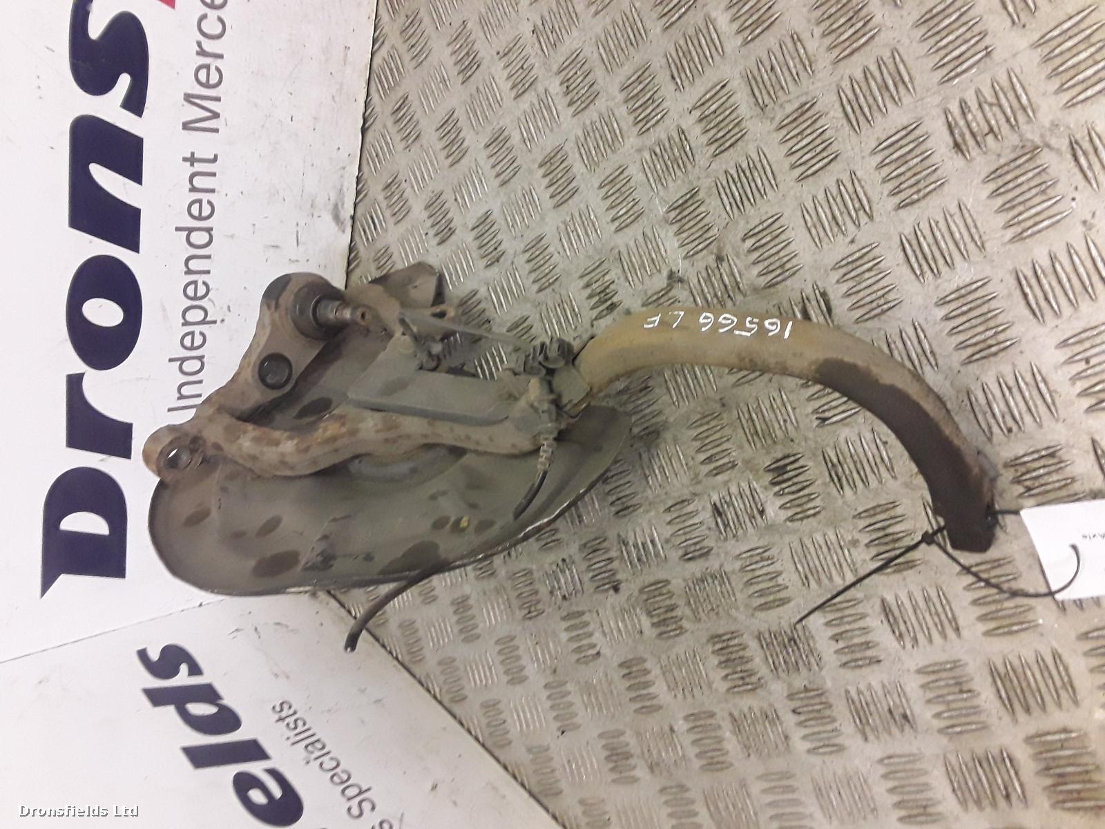 View Auto part RF Hub/Stub Axle Assembly Mercedes Sl 2003