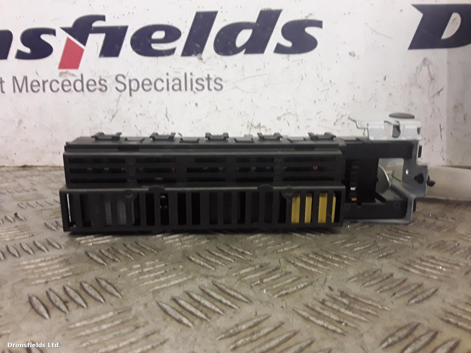 View Auto part Fuse Box Mercedes Cls Class 2008