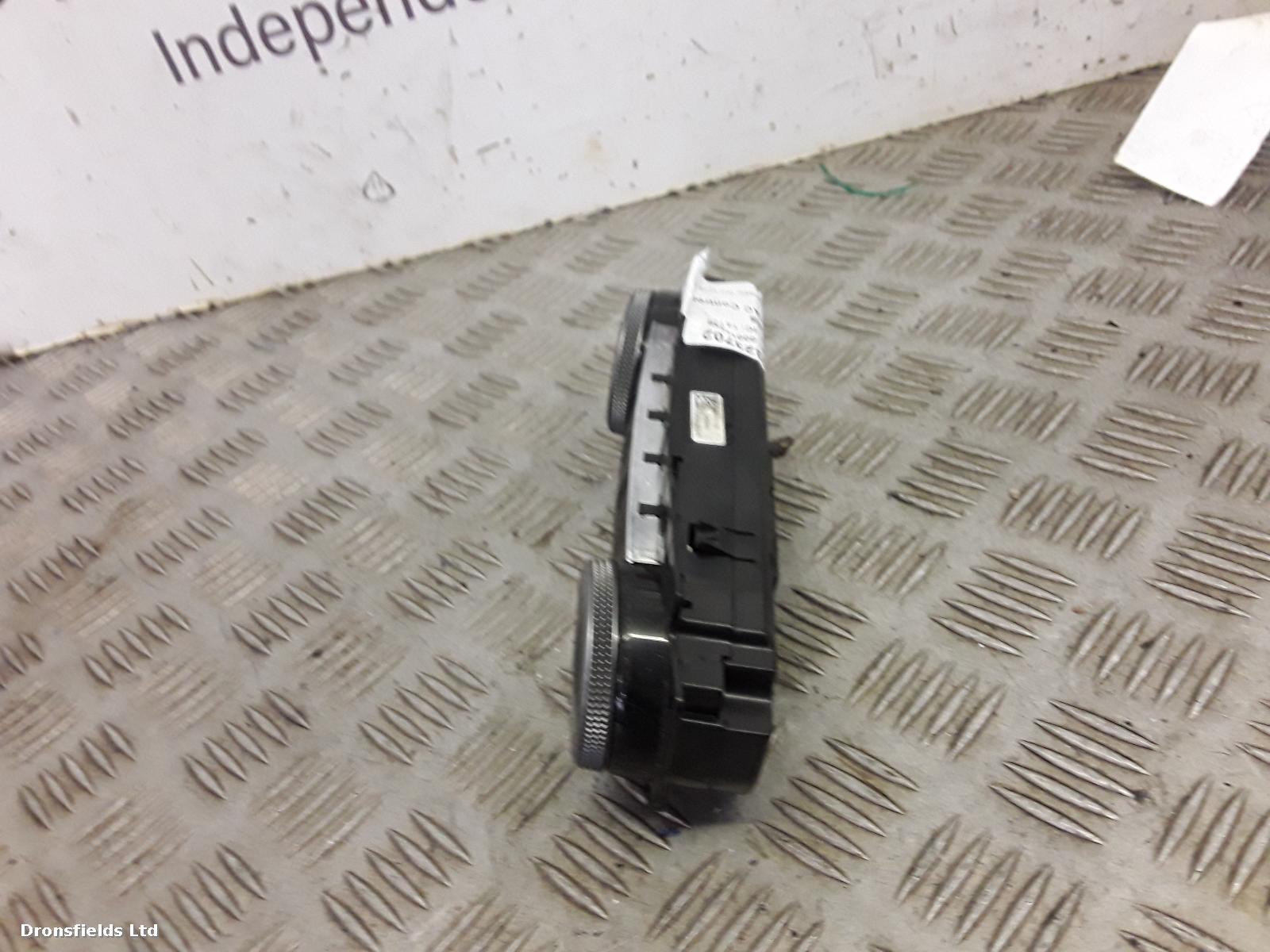 View Auto part Heater/AC Controller Mercedes C Class 2009