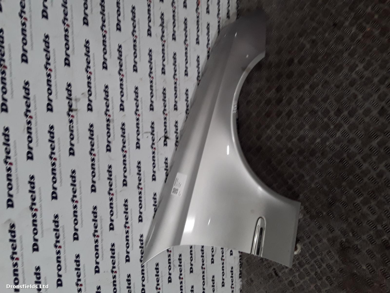View Auto part R Wing Mercedes E Class 2009