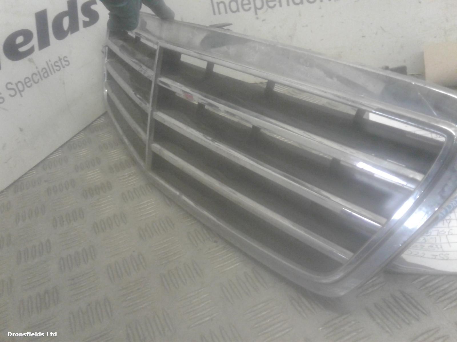 View Auto part Grille Mercedes C Class 2005