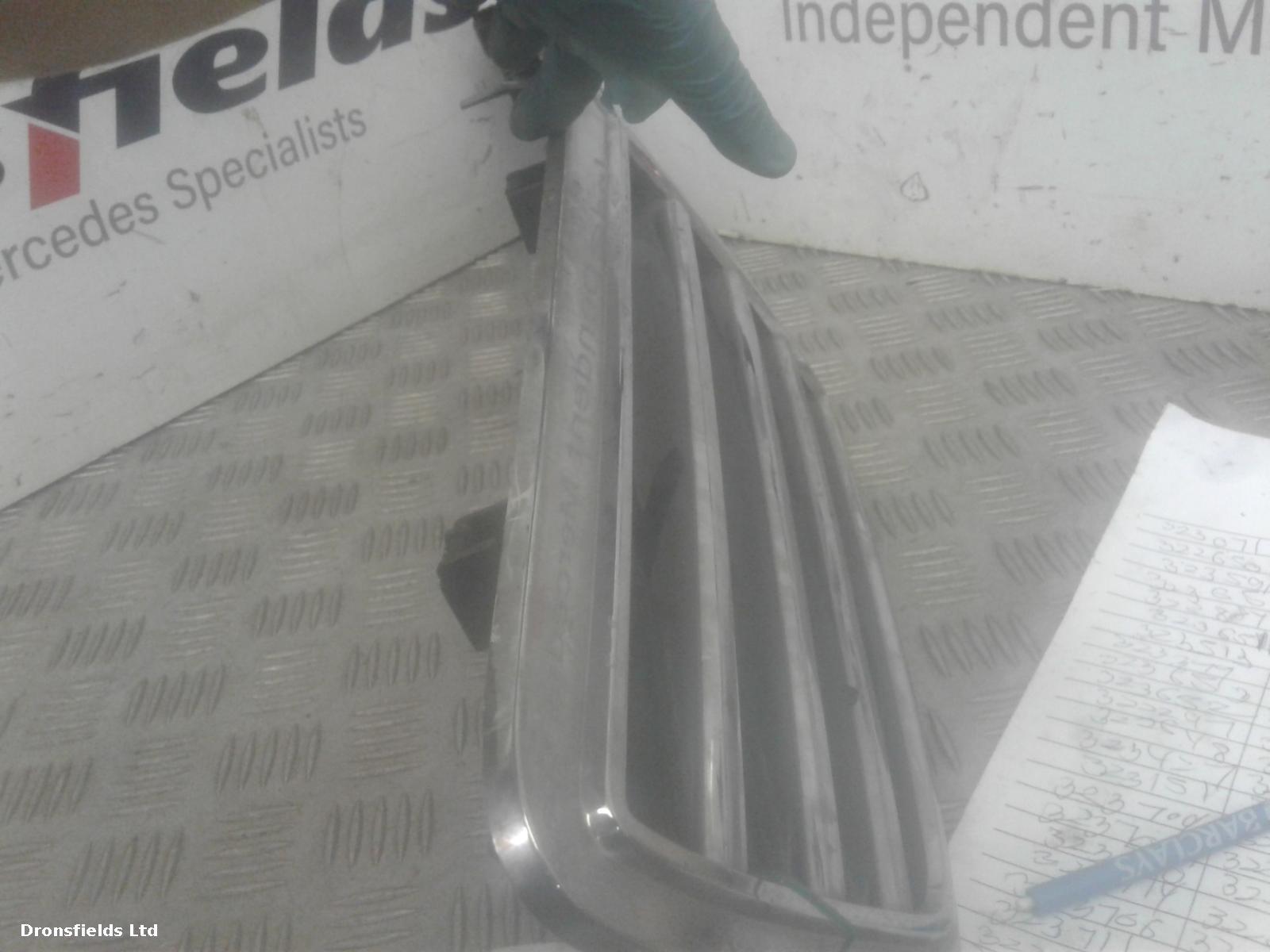 View Auto part Grille Mercedes C Class 2005