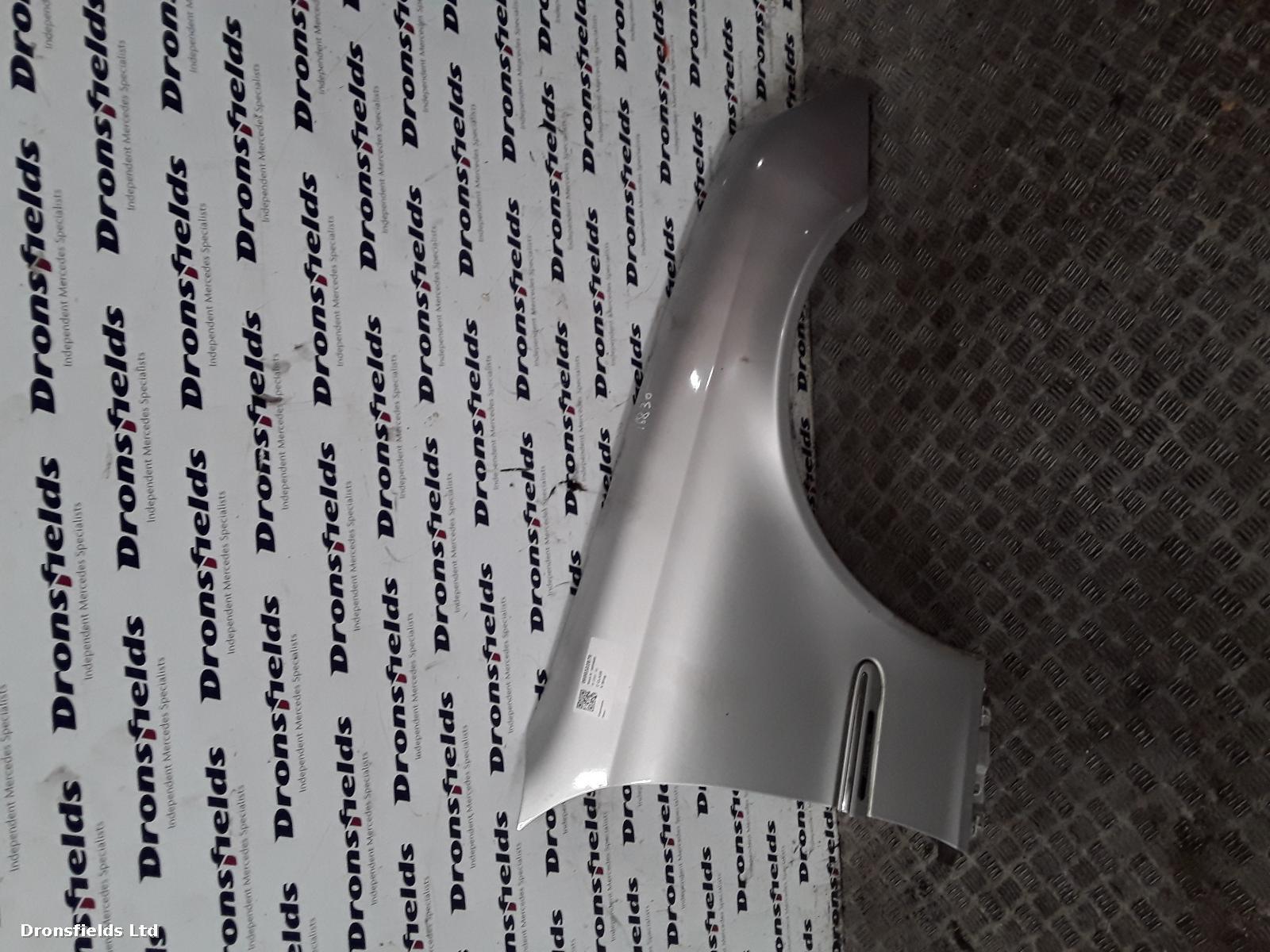 View Auto part R Wing Mercedes C Class 2005