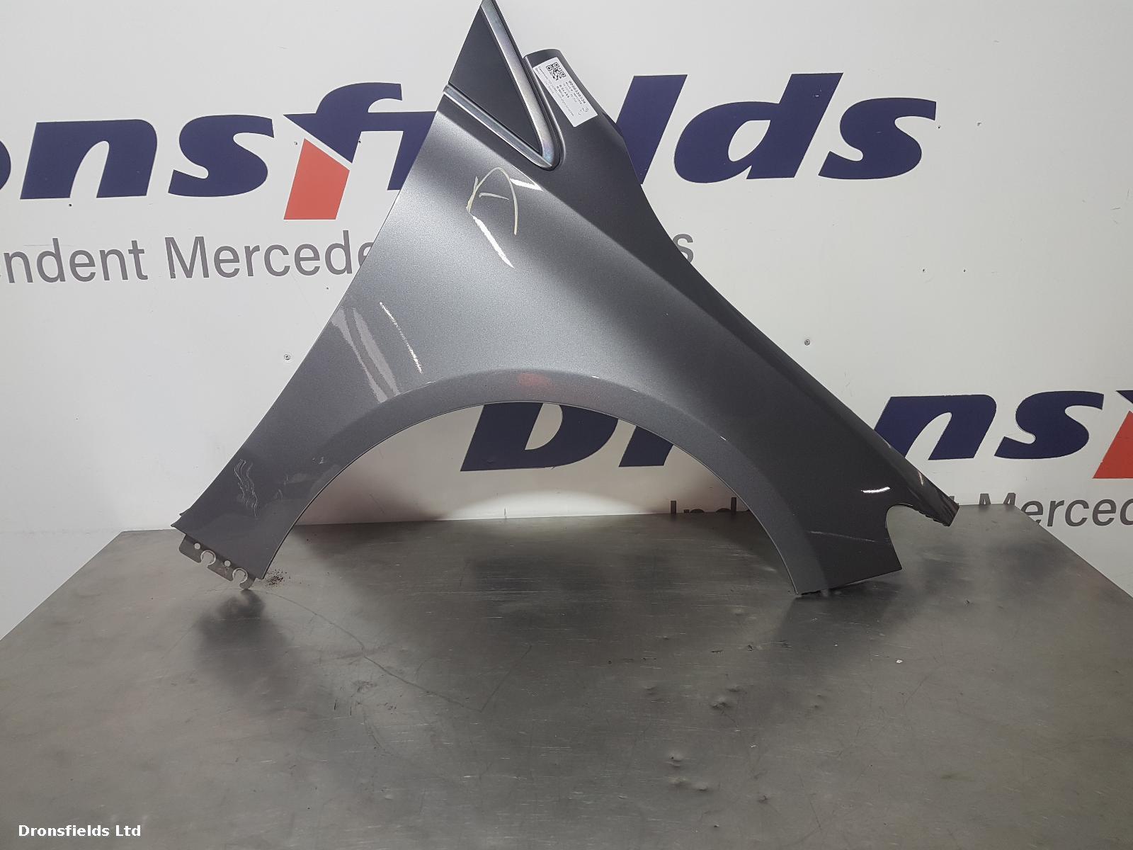View Auto part R Wing Mercedes B Class 2019