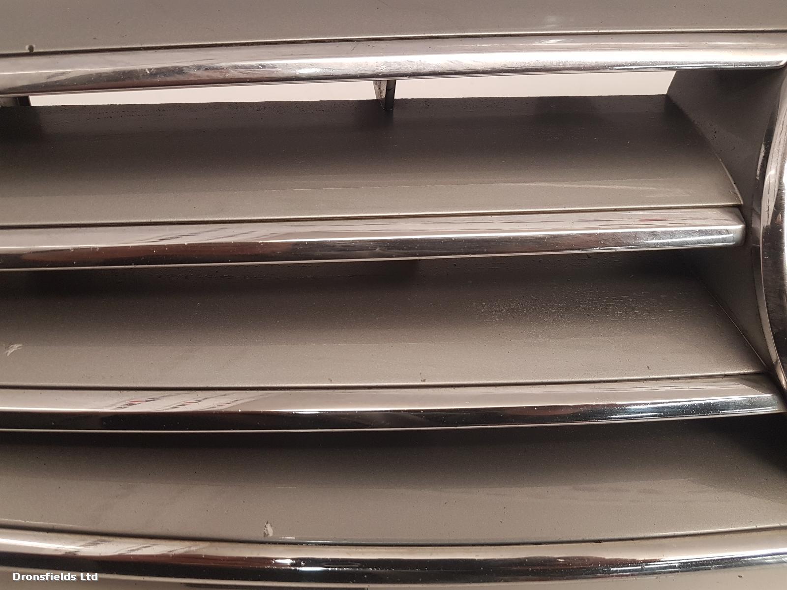 View Auto part Grille Mercedes Clk 2004