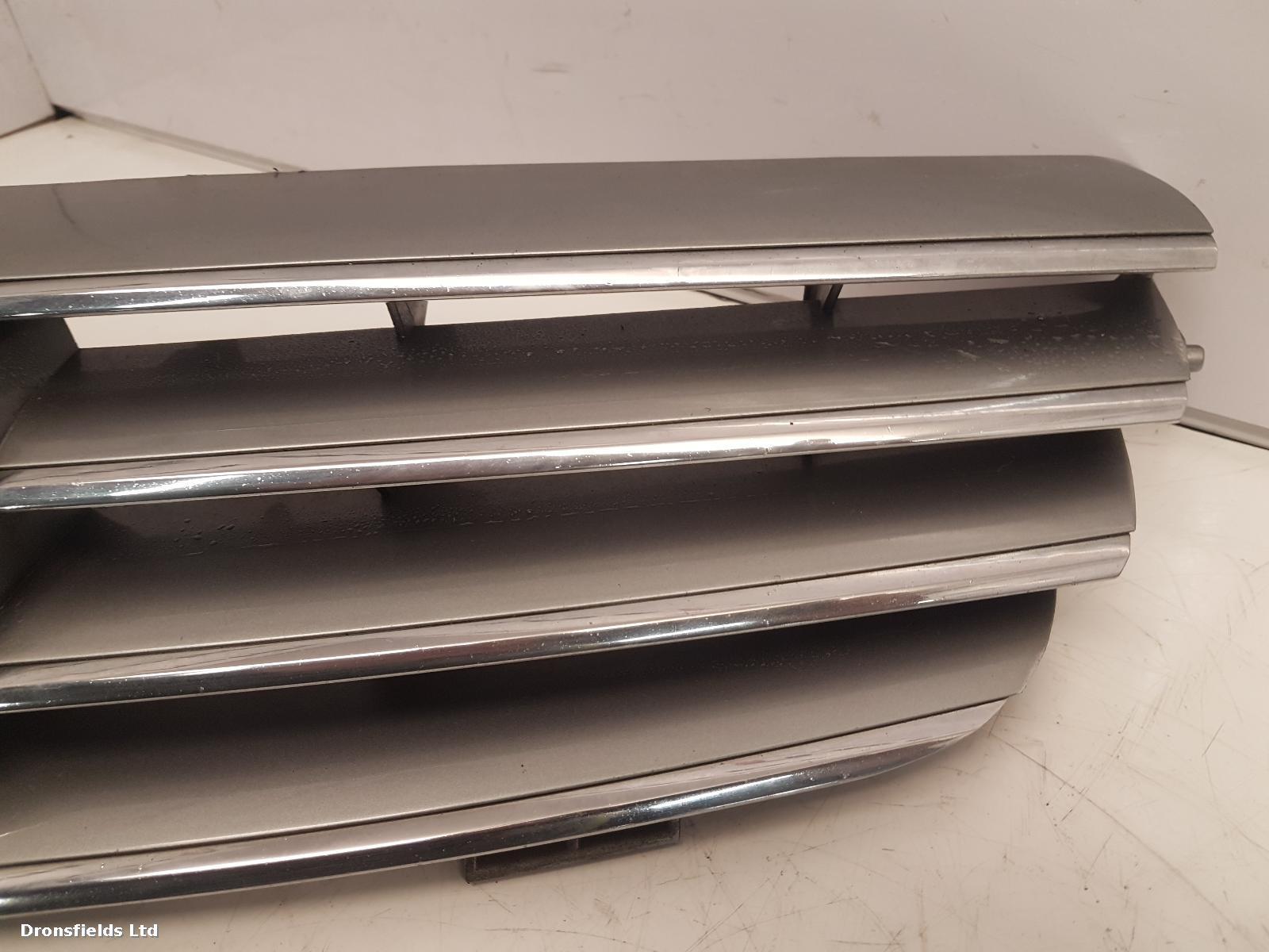 View Auto part Grille Mercedes Clk 2004