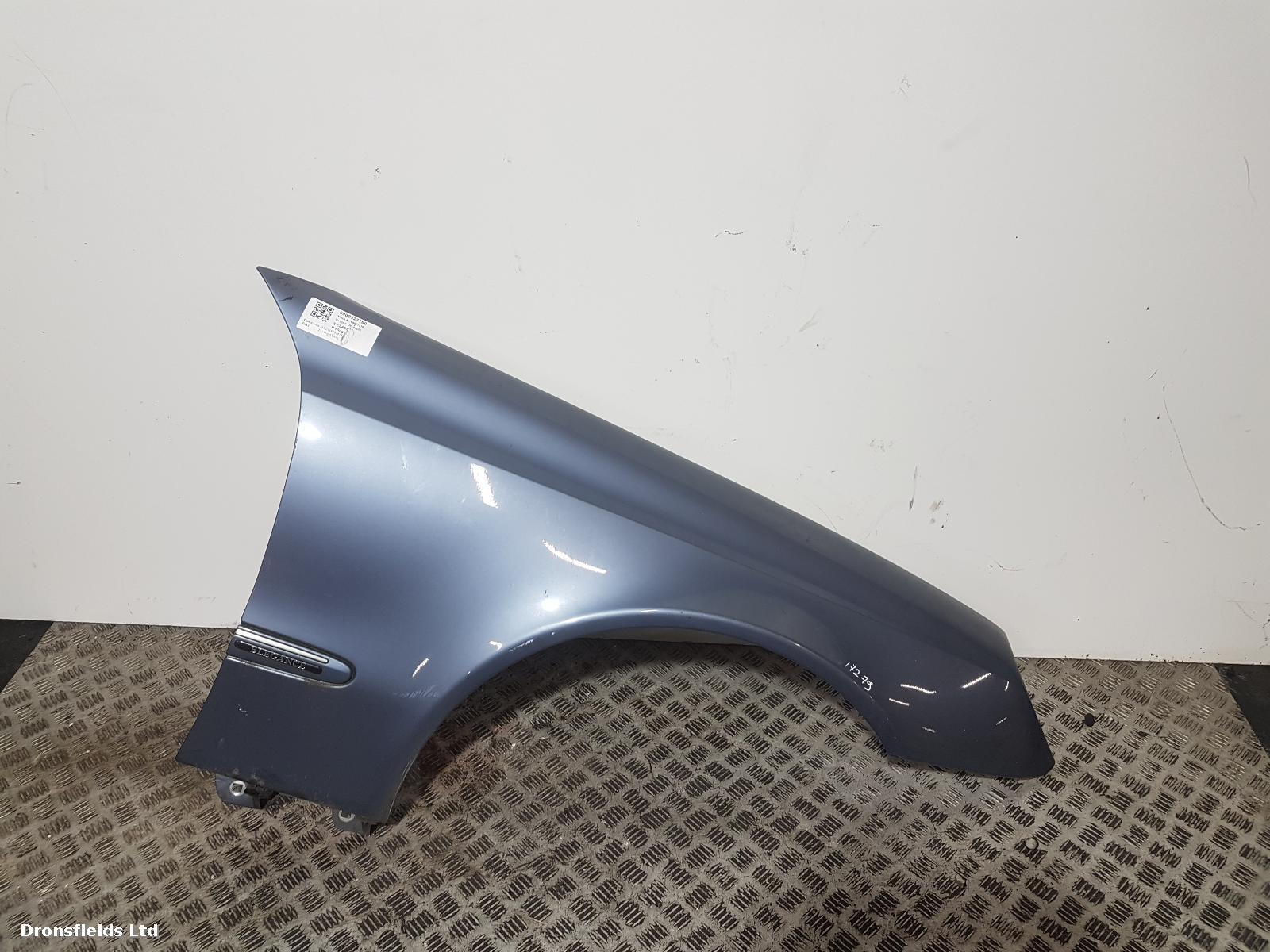 View Auto part R Wing Mercedes E Class 2004