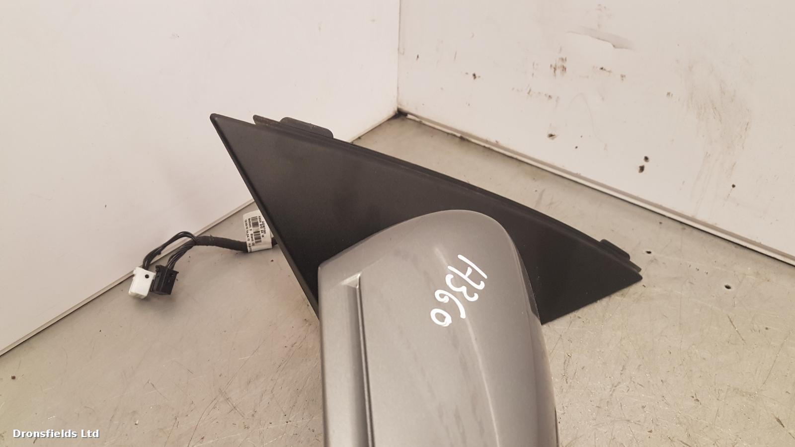 View Auto part R Door Mirror Mercedes C Class 2013