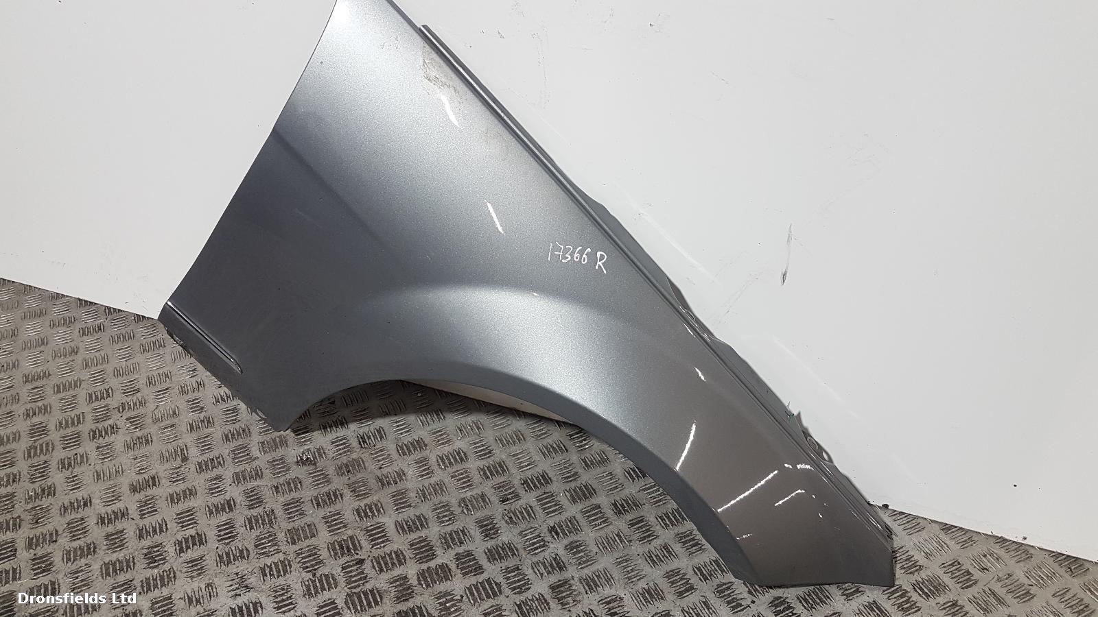 View Auto part R Wing Mercedes C Class 2007