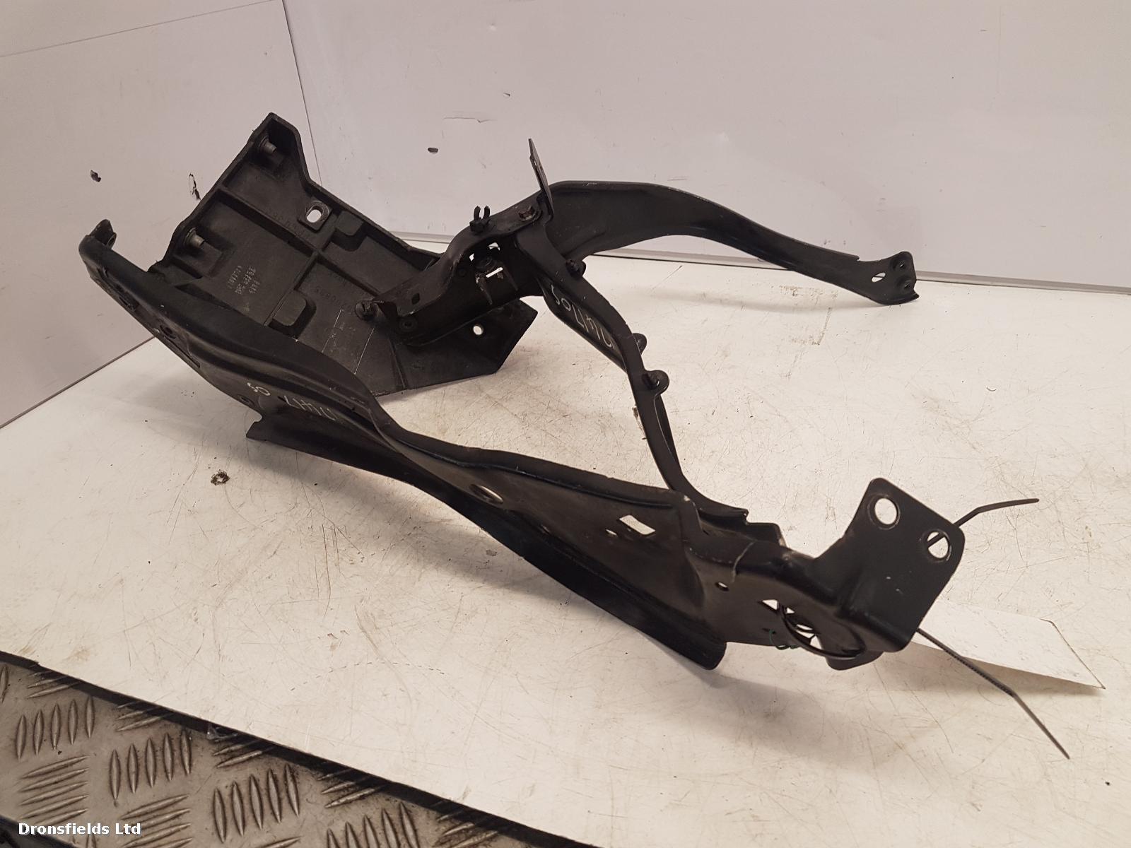 View Auto part Headlight Bracket Right Mercedes E Class 2014