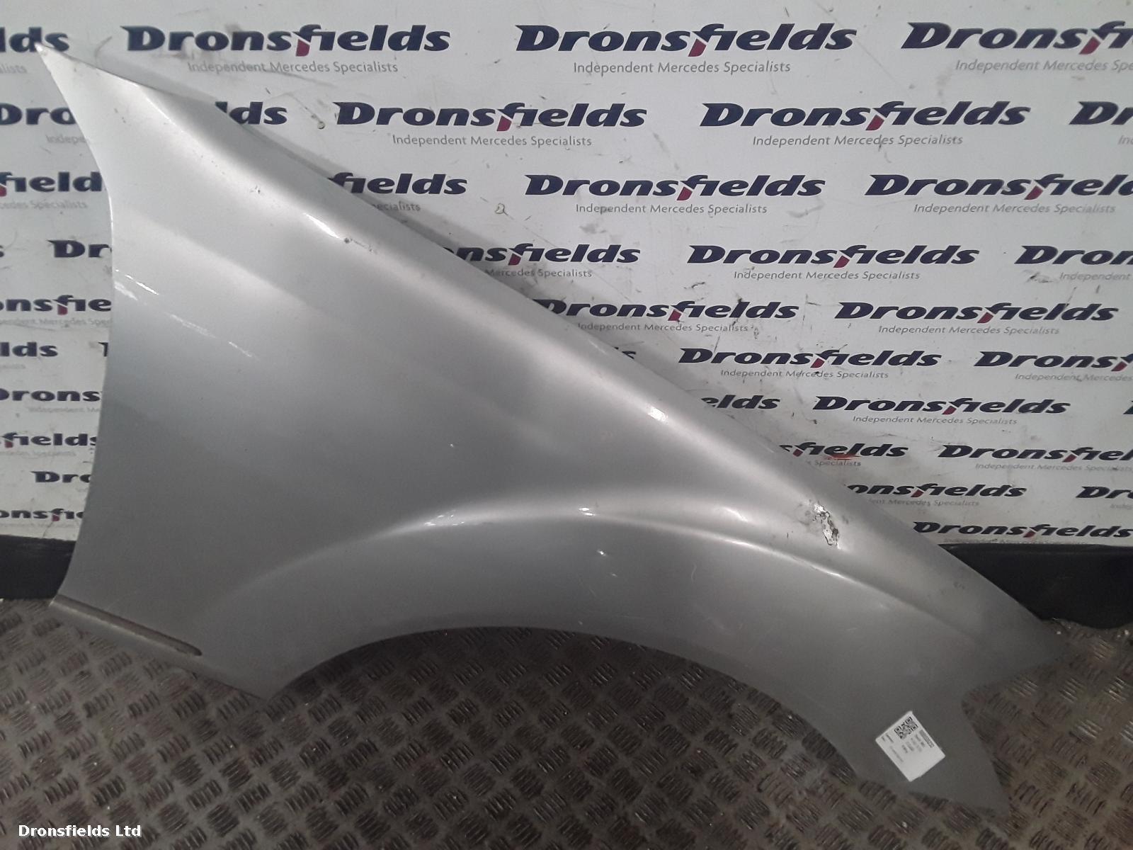 View Auto part R Wing Mercedes C Class 2002