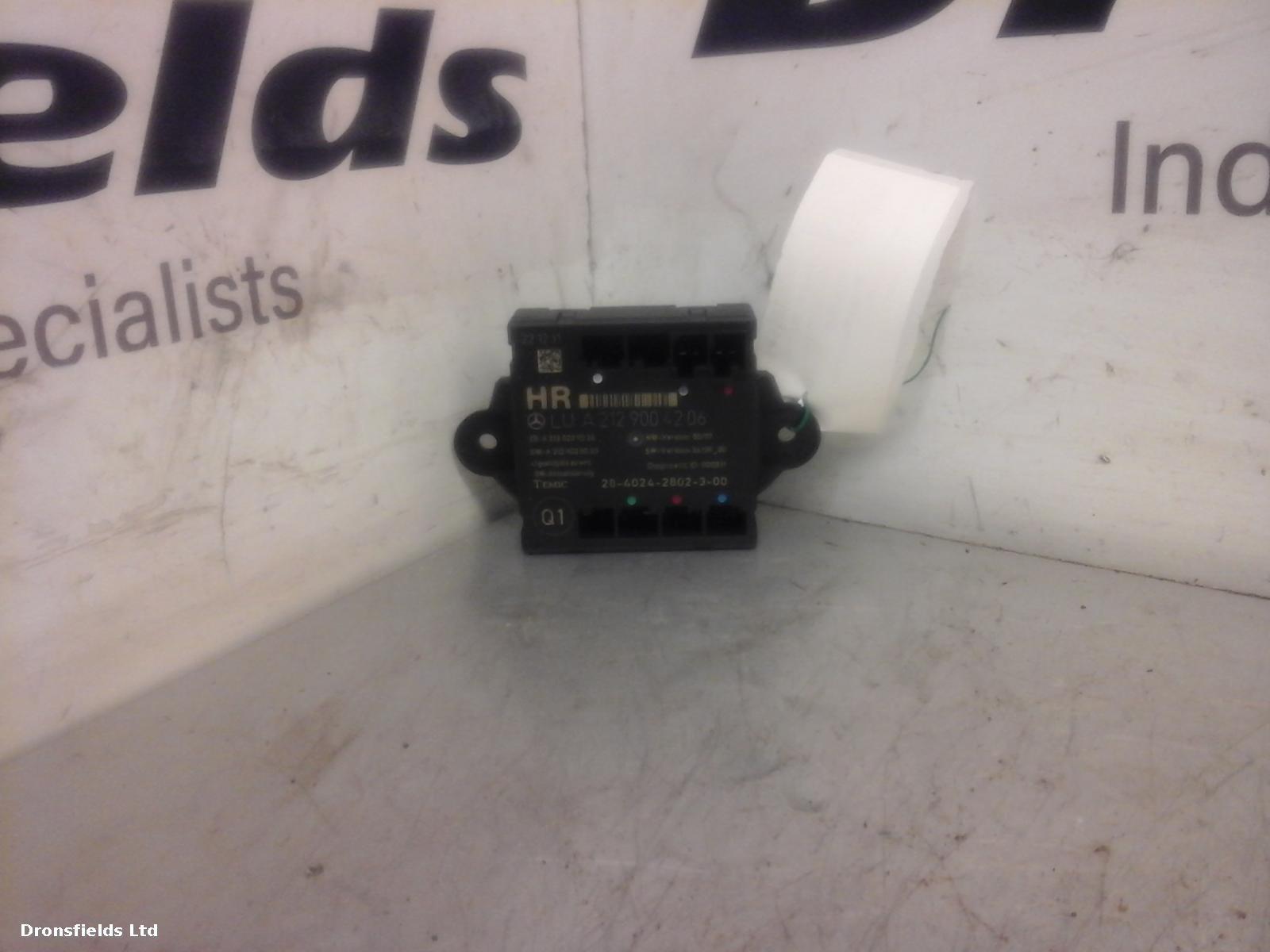 View Auto part R Headlight Door Mercedes E Class 2012