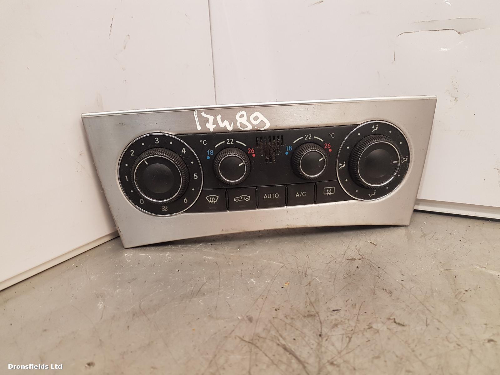 View Auto part Heater/AC Controller Mercedes C Class 2007